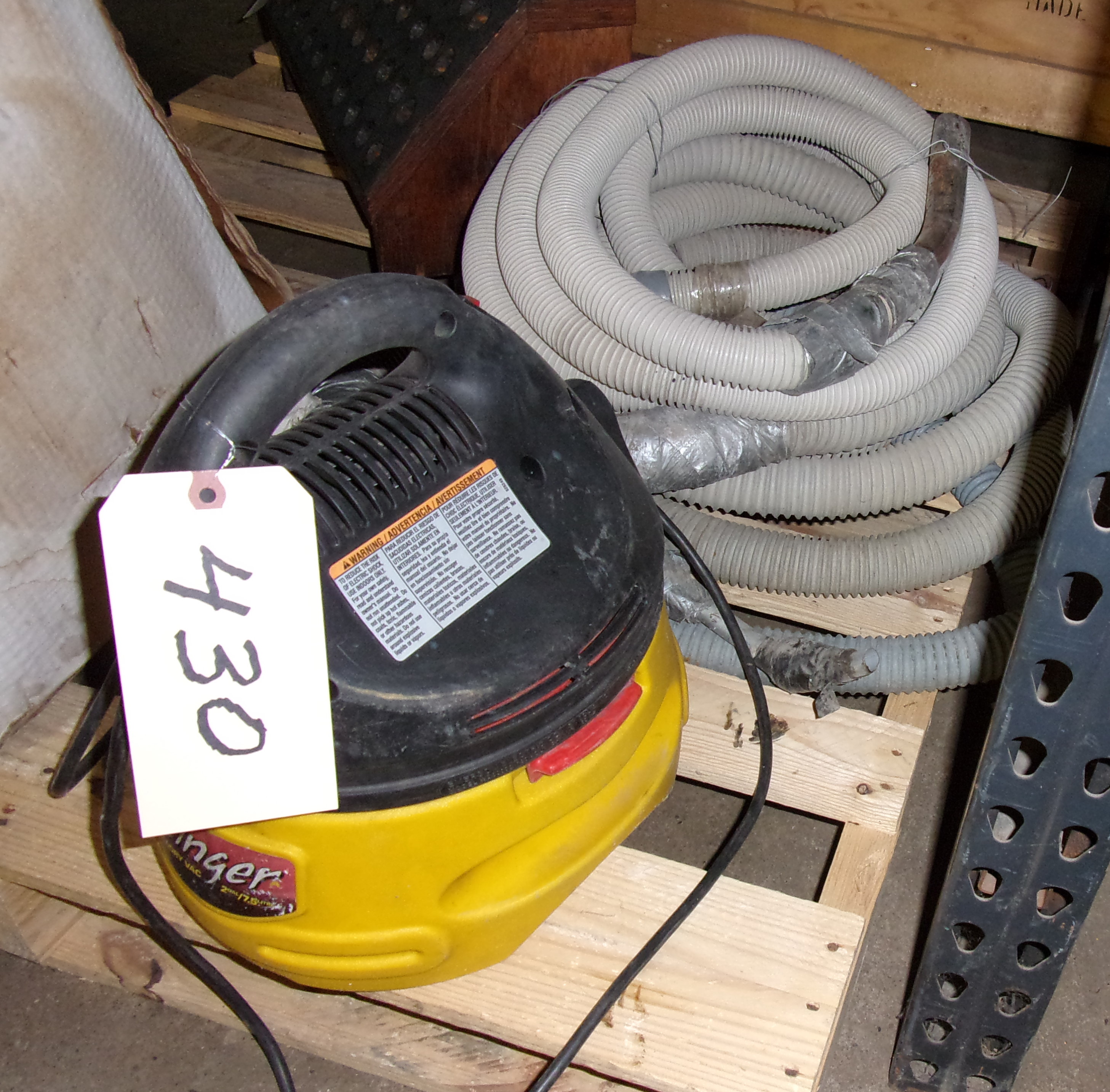 Stinger Wet Dry Vacuum and Hose