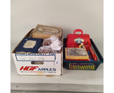 A selection of vintage 'Victory' maps jigsaw puzzles and other early puzzles (boxes with signs of age) plus a selection of vi