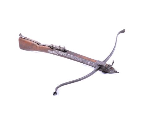 English 18th century pellet crossbow, steel and walnut, defective, length 70cm, width 69cm.