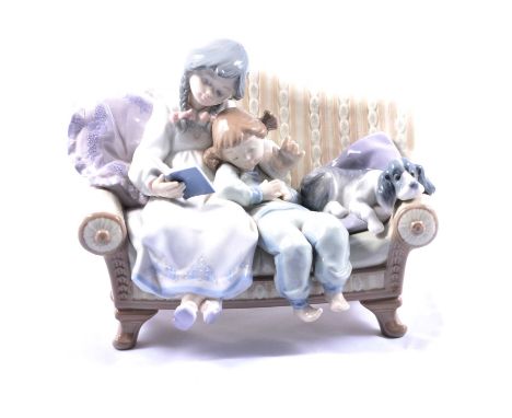 Lladro group, Big Sister, model 5735, 17cm, original box.Condition report:There are no visable damages such as scratches, chi