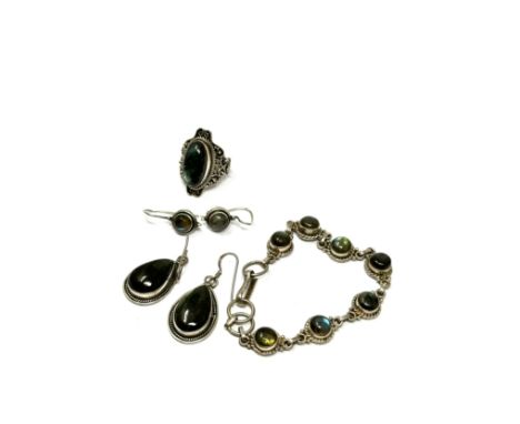 Four Silver Labradorite Set Jewellery Pieces Comprising A Ring, Two Pairs Of Earrings And A Bracelet (45g) 
