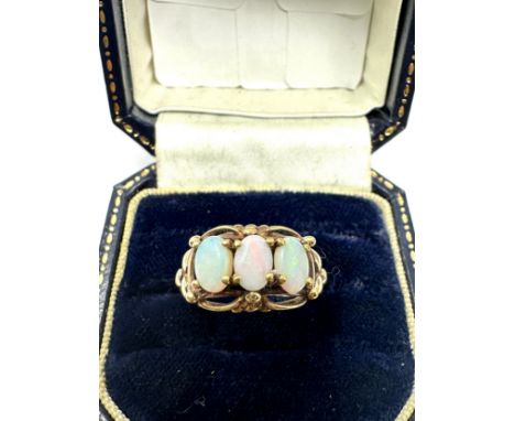 9ct Gold  Opal Three Stone Ring (2.6g) 