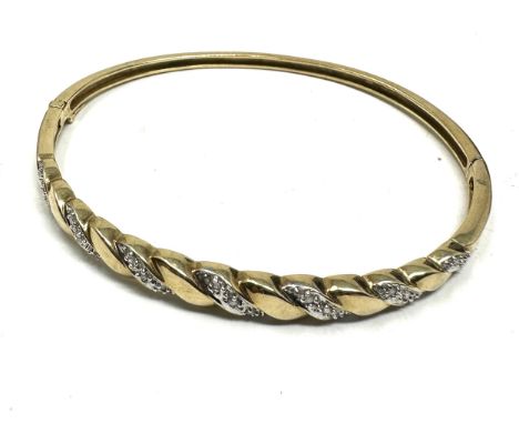 9ct Gold Diamond Hinged Bangle Bracelet (9.5g) 