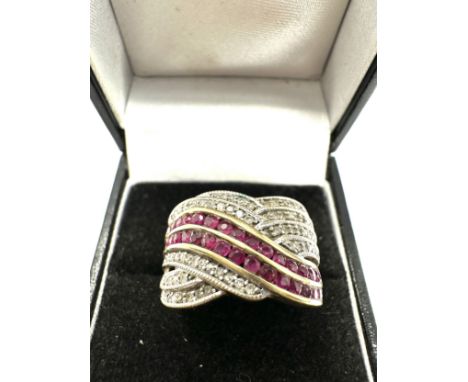 9ct  gold diamond and ruby  ring (5.7g) 