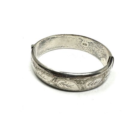 A Vintage Silver Etched Leaf Design Bangle (25g) 