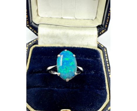 9ct White Gold Black Opal Doublet Single Stone Ring (2g) 