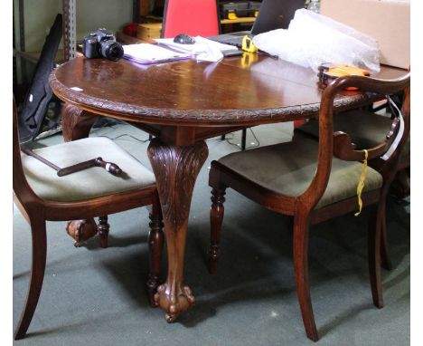 First quarter 20th century mahogany wind out dining table on carved cabriole legs with ball and claw feet (with winder)&nbsp;