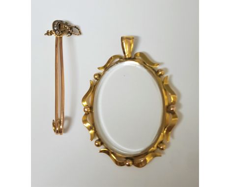 An early 20th century 9ct seed pearl horseshoe and riding crop stick pin, together with a 9ct mounted pendant (2)