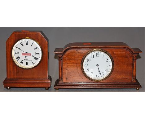 An Edwardian mahogany and boxwood strung mantel clock, having enamelled dial with Arabic numerals, cylinder movement, w.27cm;