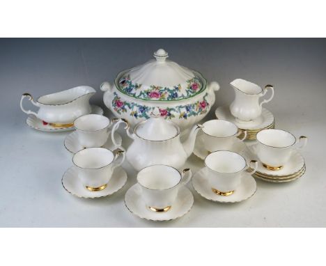 A Royal Doulton 'Floradora Green' pattern soup tureen and cover, together with a Royal Albert 'Val D'or' pattern part tea  se