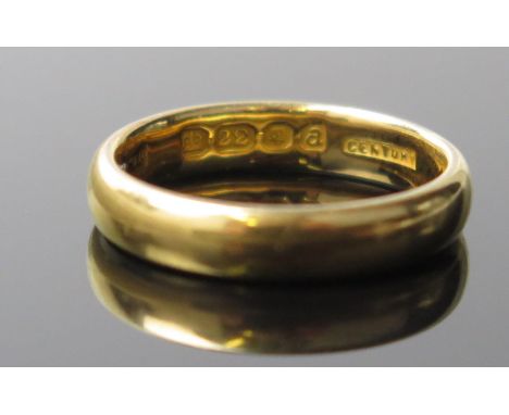 A 22ct Gold Wedding Band, 5g, ring size approximately J-K. 