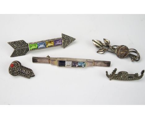 A Group of Costume Jewellery, comprising of a silver and coloured stone arrow brooch, a silver and coloured stone bar brooch 