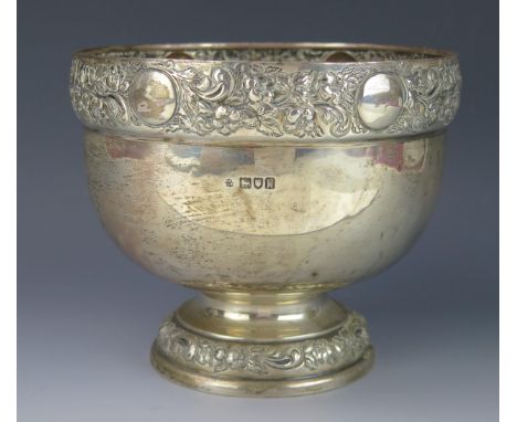 An Edward VII silver rose bowl, maker Wakely &amp; Wheeler, London, 1905, of circular form, with embossed floral banded rim, 