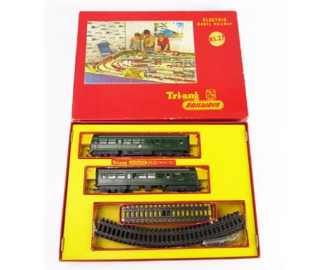 Triang Railways OO Gauge RS27 Suburban DMU 2 Car Train Set - excellent in good box with one torn corner and manual 