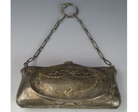 A George V silver purse, maker Joseph Gloster Ltd, Birmingham, 1919, of rectangular outline, with chased garland decoration, 