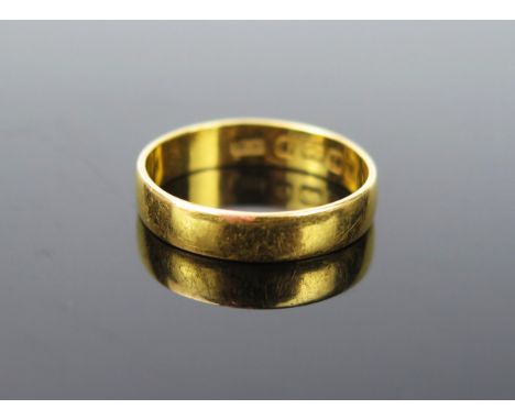 A 22ct Gold wedding ring, ring size O. 