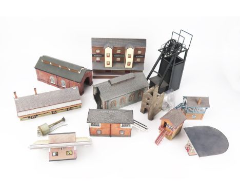 Bachmann Group of OO Scale Model Stations, Sheds, Bonds Warehouse &amp; Stores, Mines etc 