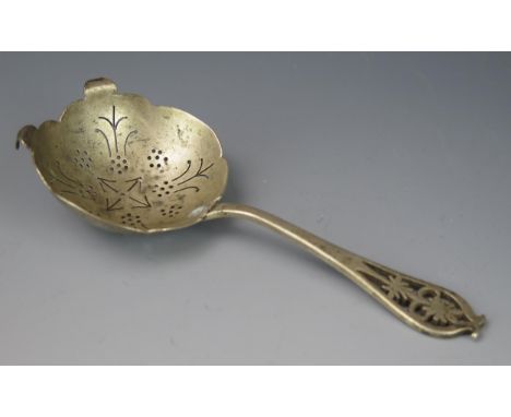An Elizabeth II silver sifting/straining spoon, maker Viners Ltd, with pierced circular bowl with pierced handle, 14cm long, 
