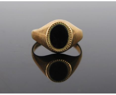 A 9ct Gold and onyx signet ring, size N.5, 3.1g