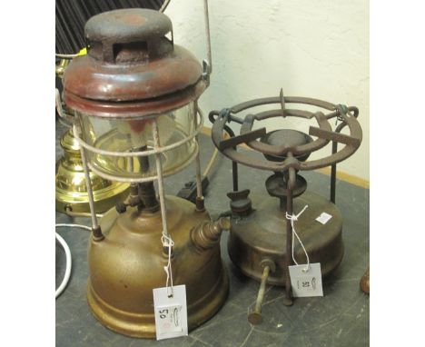 Tilly type pressure lamp and a vintage Primus stove. (2)