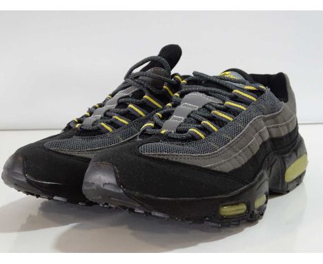 NIKE - Air Max 95 Trainers - UK7 / US8 - Black / Varsity Graphite - Boxed with Light Wear