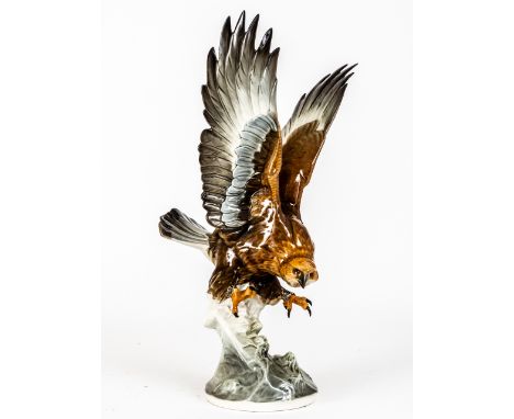 ADLER Grosse Porzellanfigur, Hutschenreuther, Entwurf K. Tutter, um 1970/80  H: 45 cm  Bitte beachten Sie auch unsere anderen