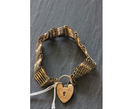 Hallmarked 9ct gold gate bracelet with heart padlock clasp