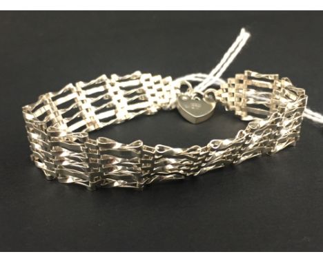 Vintage hallmarked silver gate type bracelet, Birmingham 1989