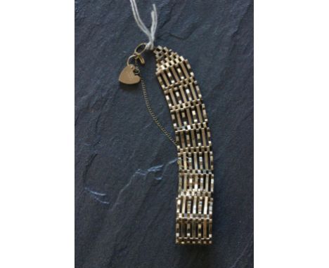 9ct Gold gate bracelet with padlock clasp
