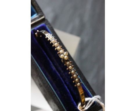 Cased ladies 15ct gold & pearl bangle
