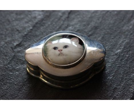 A modern enamelled snuff box, decorated with a cat, marked "925"