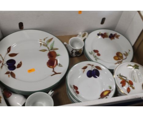 A TRAY OF MAINLY ROYAL WORCESTER 'EVESHAM VALE' TEA &amp; DINNERWARE