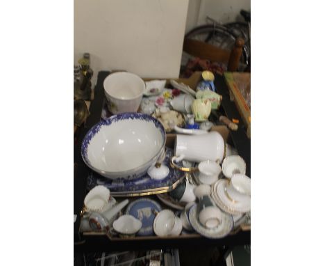 TWO TRAYS OF CERAMICS TO INCLUDE CARLTONWARE, BLUE &amp; WHITE ETC.