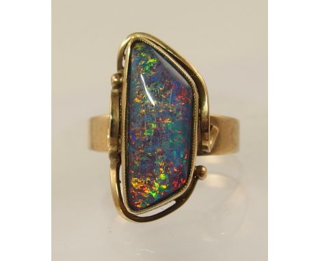 A 9ct opal triplet set ring