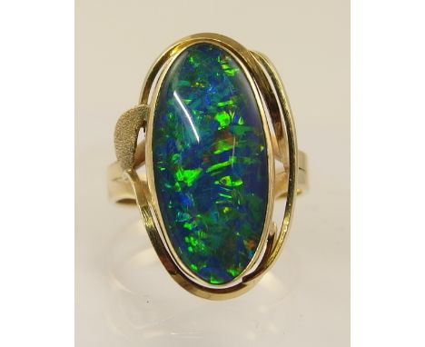 A 9ct opal triplet set ring
