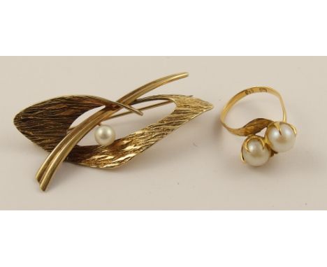 A 22ct Chinese gold ring set with a pearl together with a 9ct pearl set brooch