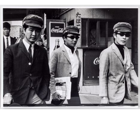 Cor Jaring (1936-2013), zwart wit foto 'Yakuza', ca. 1967. h. 30 cm, b. 40 cm [1]