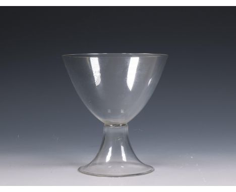 Josephinenhütte Schreiberhau, ontwerp Gerard Muller, bourgogne glas, model cyrano, circa 1920, h. 13,5 cm. [1]