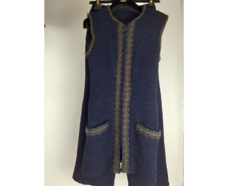 Chanel Boutique-( 2 items ) A 1997 Autumn Collection woollen boucle 2 piece outfit in navy comprising a longline sleeveless w