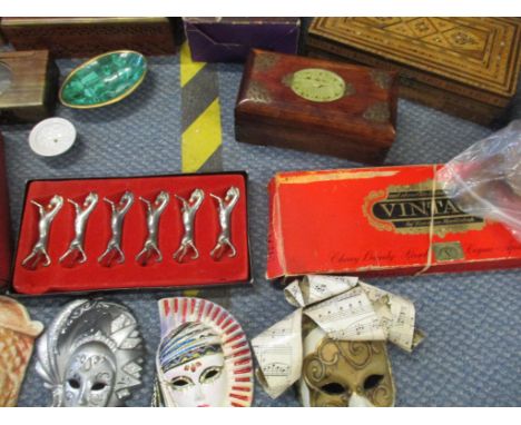 A mixed lot to include a Chinese smoker's accessory box with inset jade plaque to lid and ashtray to interior, set of silver 