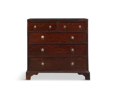 A GEORGE III MAHOGANY CHEST OF DRAWERS, c.1800the rectangular top with reeded edge above two short and three long drawers, br
