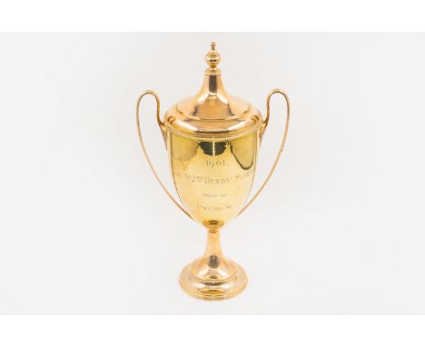 A 14CT GOLD 1961 DERBY STAKES TWIN HANDLED TROPHY CUP AND COVEREngraved 1961 The 182nd Derby Stakes Won by Psidium, with make