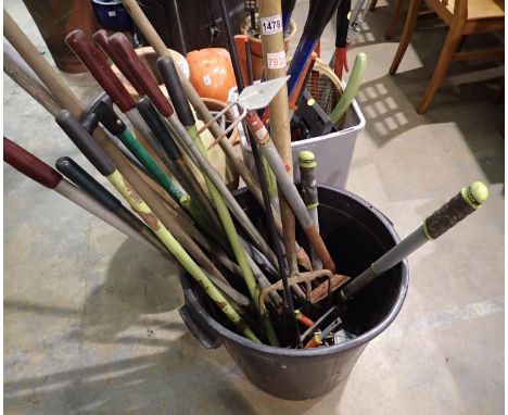 Quantity of mixed gardening tools (NOT INCLUDING BIN). Not available for in-house P&amp;P 