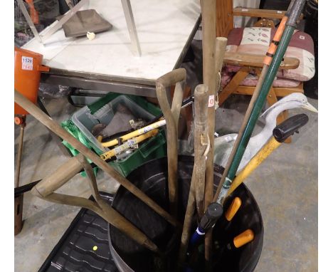 Mixed gardening tools (bin not included). Not available for in-house P&amp;P 
