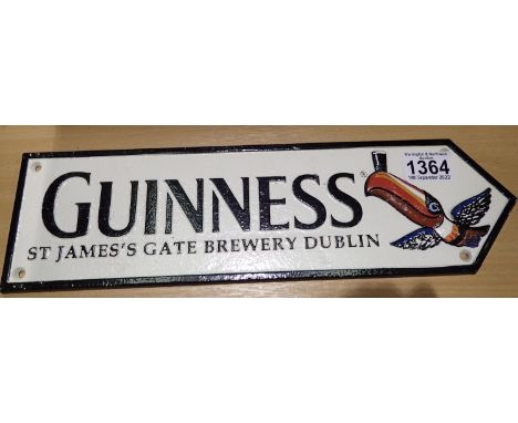 Cast iron Guinness Toucan arrow, L: 40 cm. P&amp;P Group 1 (£14+VAT for the first lot and £1+VAT for subsequent lots) 