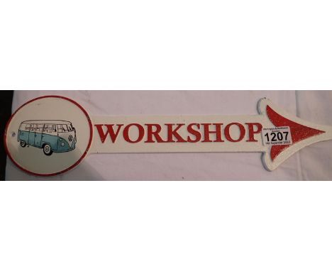 Cast iron VW workshop arrow, L: 40 cm. P&amp;P Group 1 (£14+VAT for the first lot and £1+VAT for subsequent lots) 