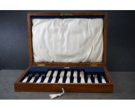 A cased set of silver plate and mother of pearl fruit knives and forks. 