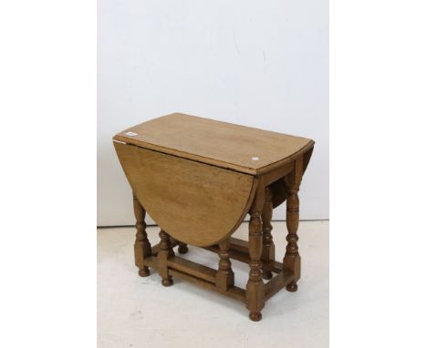 Small vintage light oak gateleg table 