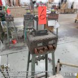 Punch 255 pneumatic punch/press with die