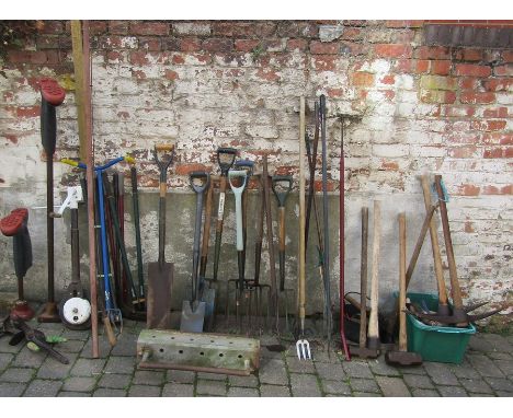 Large quantity of garden tools, construction tools, post driver &amp; wellington boots